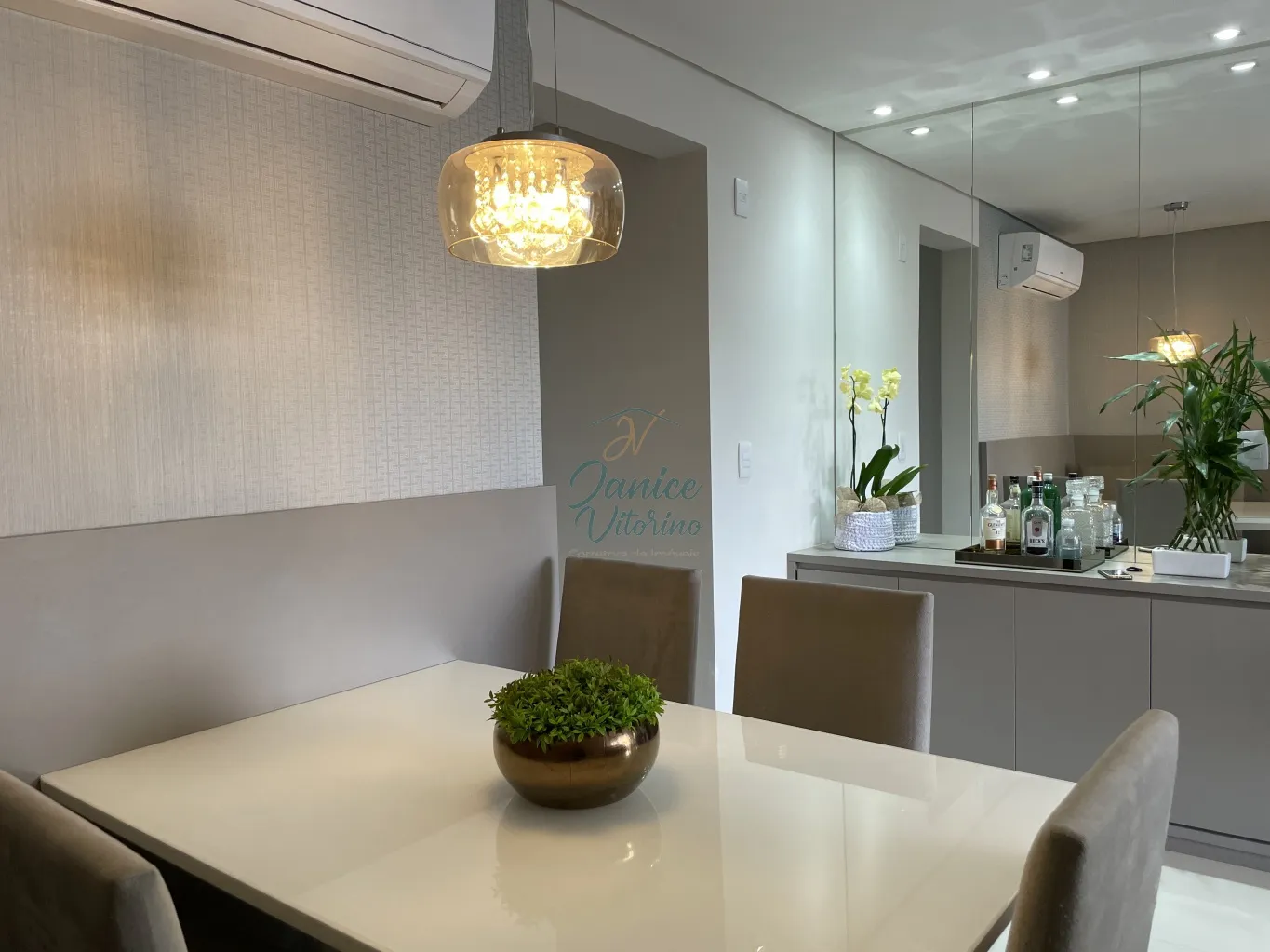 Uma ótima escolha para quem deseja morar em um apartamento confortável e muito bem decorado de uma suíte, sacada com churrasqueria. — foto 7