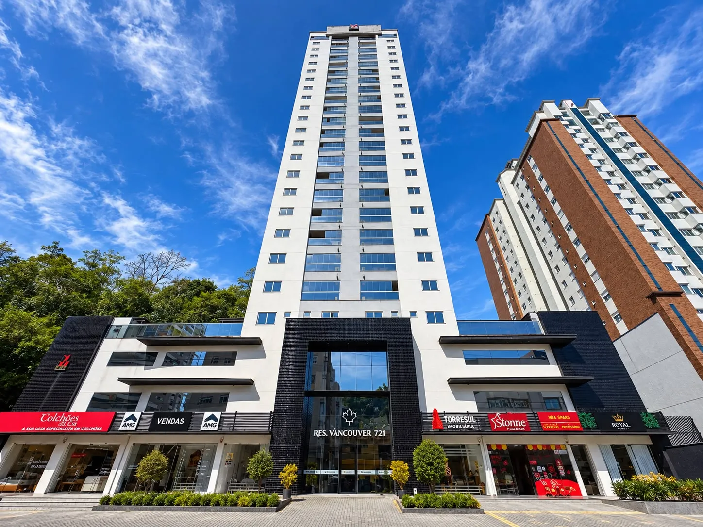 Apartamento à venda com 2 quartos, sendo 1 suíte, 2 vagas, 76m² no Vila Nova, Blumenau