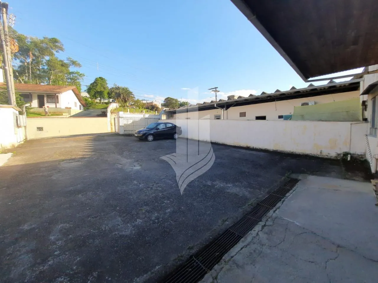 Galpão com 500m, Amplo pátio para estacionamento — foto 2