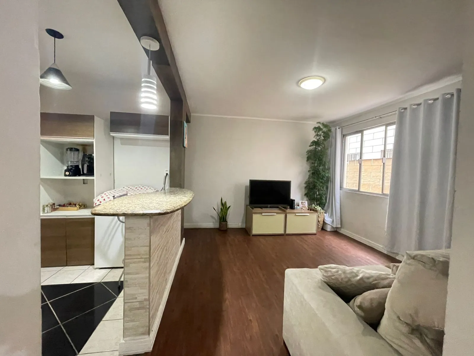 Apartamento à venda com 2 quartos, 52m² na Rua Doralice Ramos Pinho no Jardim Cidade de Florianópolis, São José