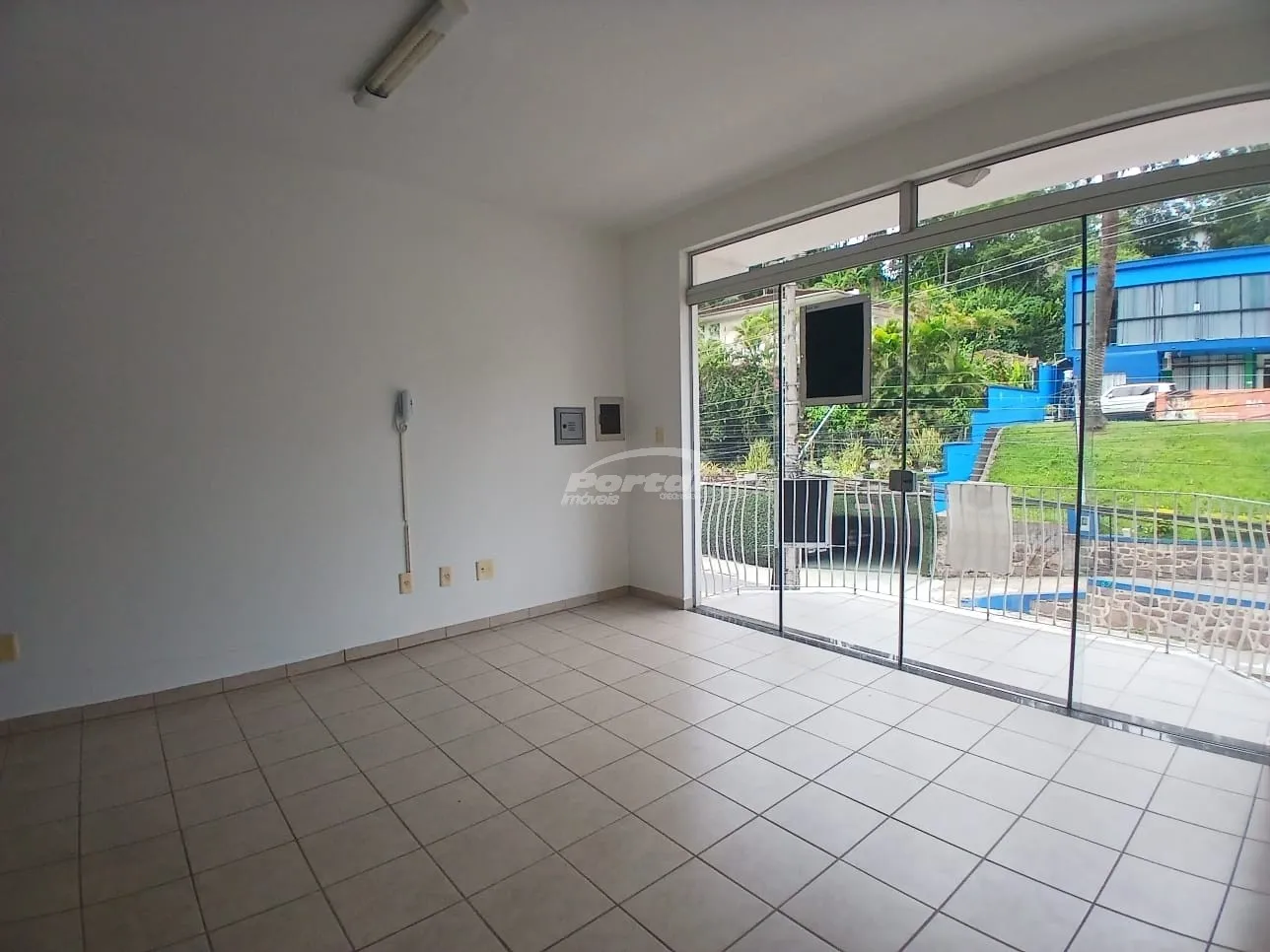 Sala comercial disponível para locação no bairro Bom Retiro, em Blumenau. — foto 2