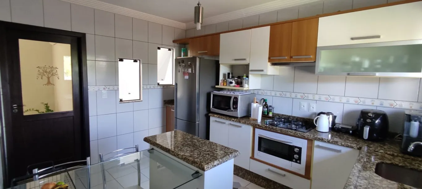 Linda casa à venda contendo 182m de área privativa, 03 quartos no inicio do Bairro da Velha em Blumenau. — foto 3