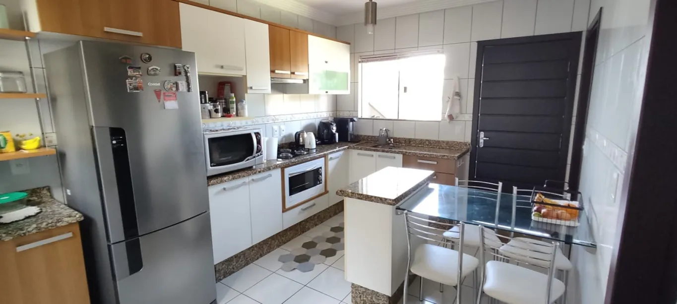 Linda casa à venda contendo 182m de área privativa, 03 quartos no inicio do Bairro da Velha em Blumenau. — foto 4