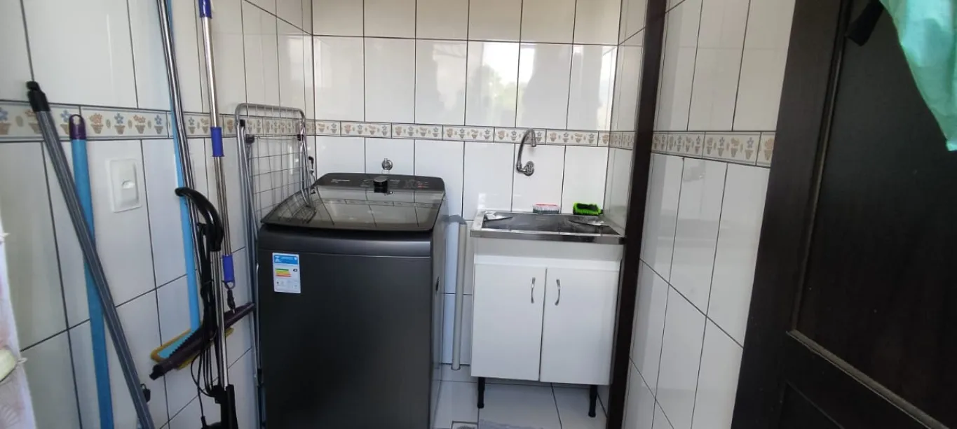 Linda casa à venda contendo 182m de área privativa, 03 quartos no inicio do Bairro da Velha em Blumenau. — foto 5