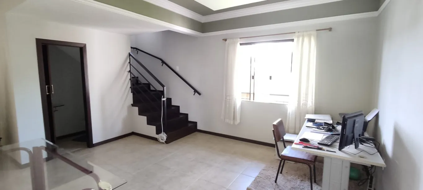 Linda casa à venda contendo 182m de área privativa, 03 quartos no inicio do Bairro da Velha em Blumenau. — foto 7
