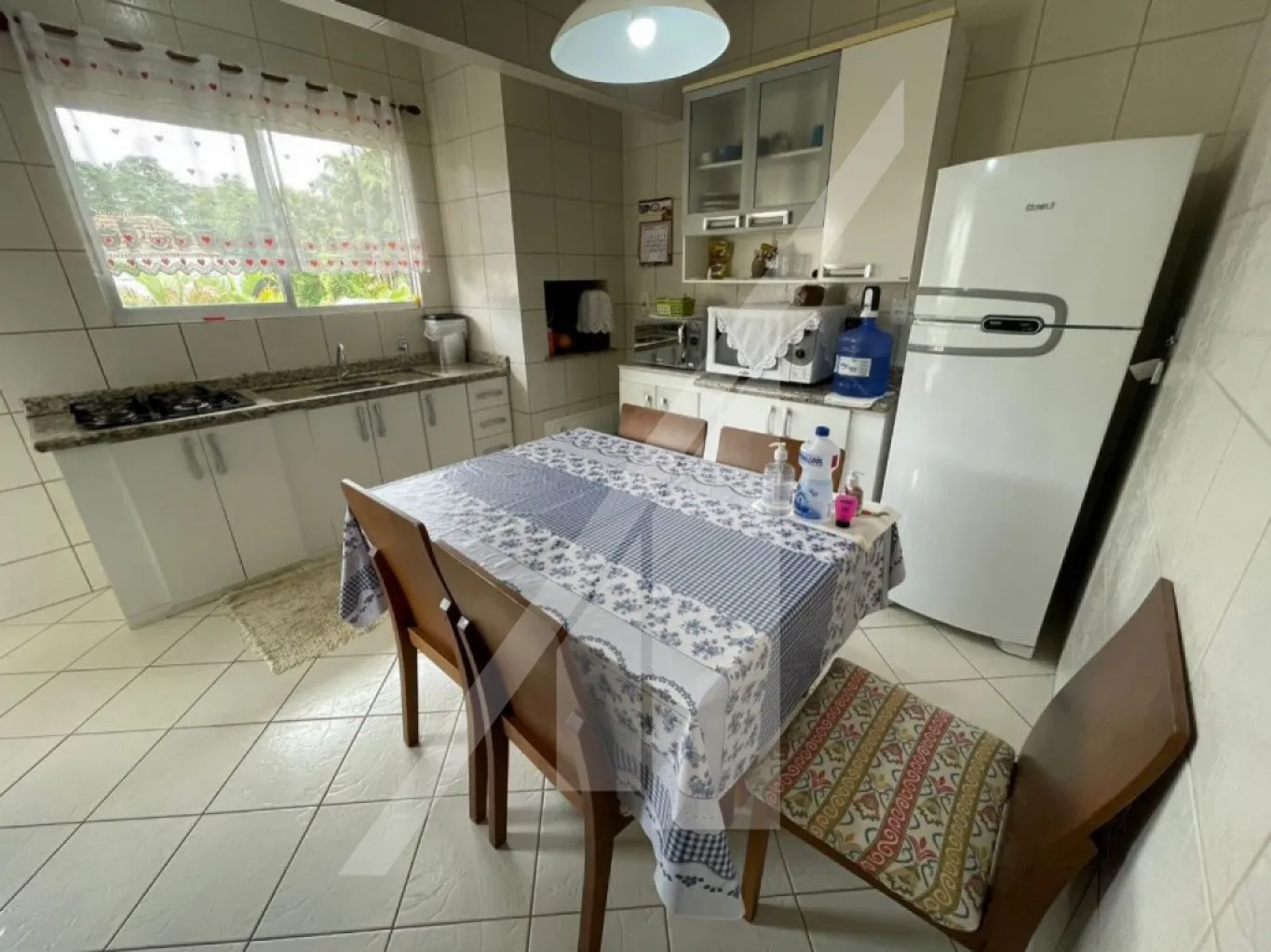 Apartamento, 79m de área privativa, 2 dormitórios, sendo uma suite, 1 vaga. — foto 3