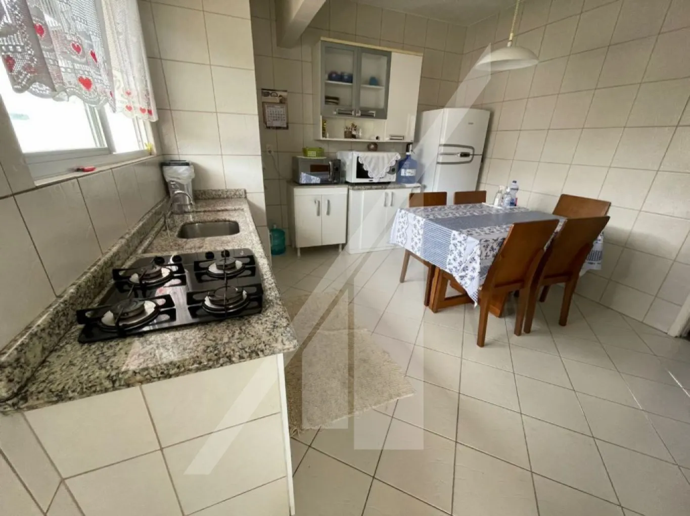 Apartamento, 79m de área privativa, 2 dormitórios, sendo uma suite, 1 vaga. — foto 4