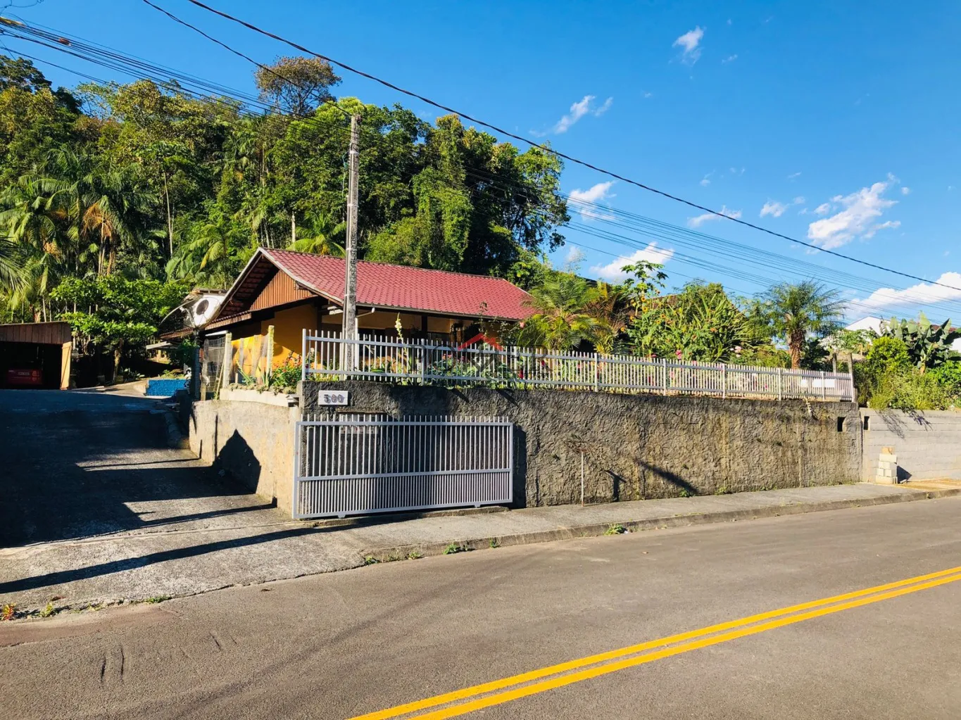 Excelente casa no centro da cidade de Pomerode, com 184,64m, edificada num terreno de 1.200,00m - foto 1