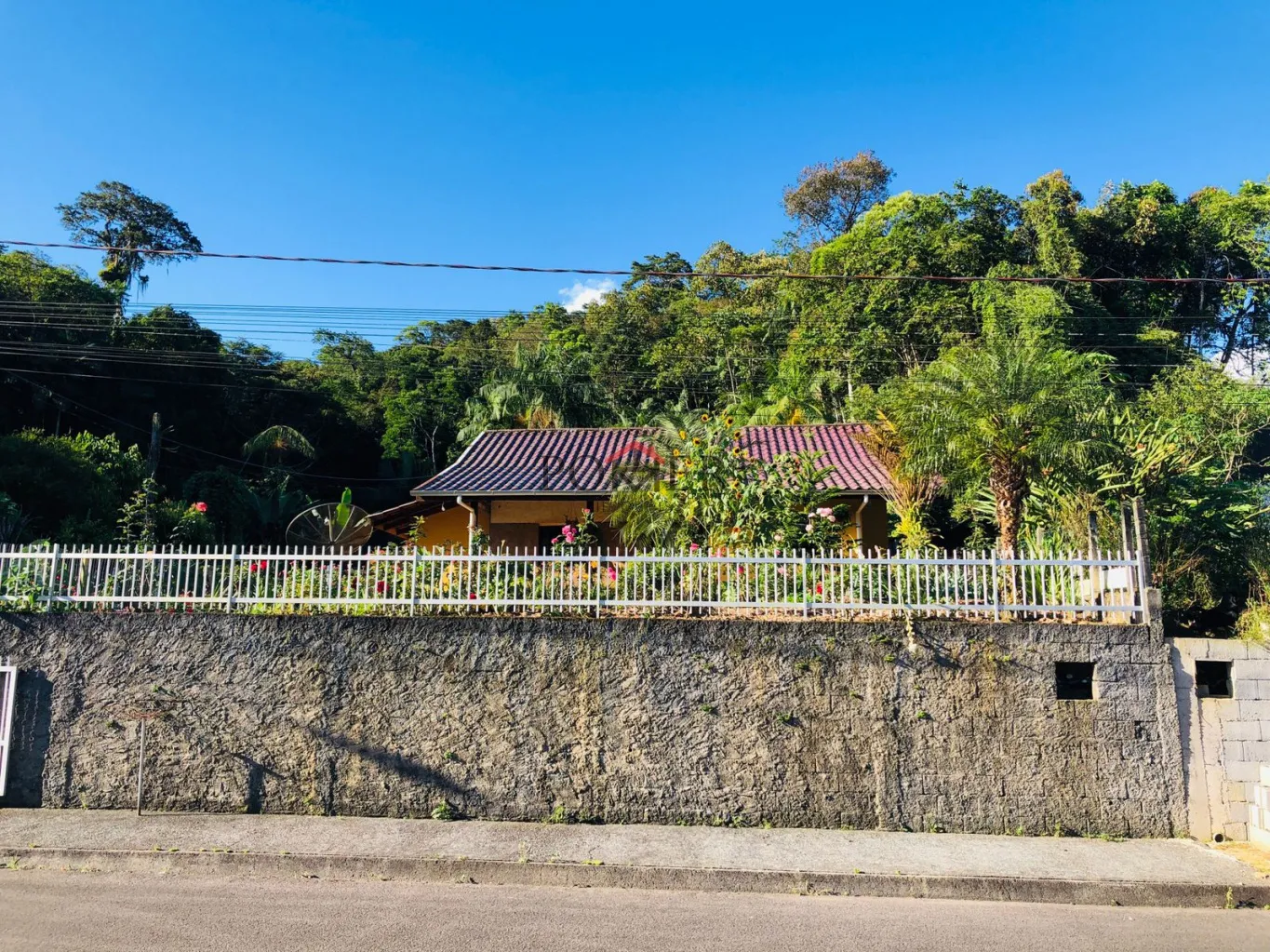 Excelente casa no centro da cidade de Pomerode, com 184,64m, edificada num terreno de 1.200,00m — foto 7
