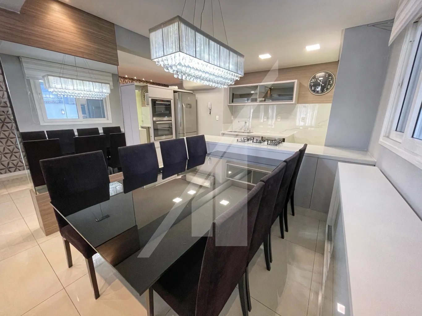APARTAMENTO DUPLEX MOBILIADO COM TRÊS DORMITÓRIOS E DUAS VAGAS DE GARAGEM, PRÓXIMO AO COLÉGIO BARÃO DO RIO BRANCO - BAIRRO JARDIM BLUMENAU — foto 4