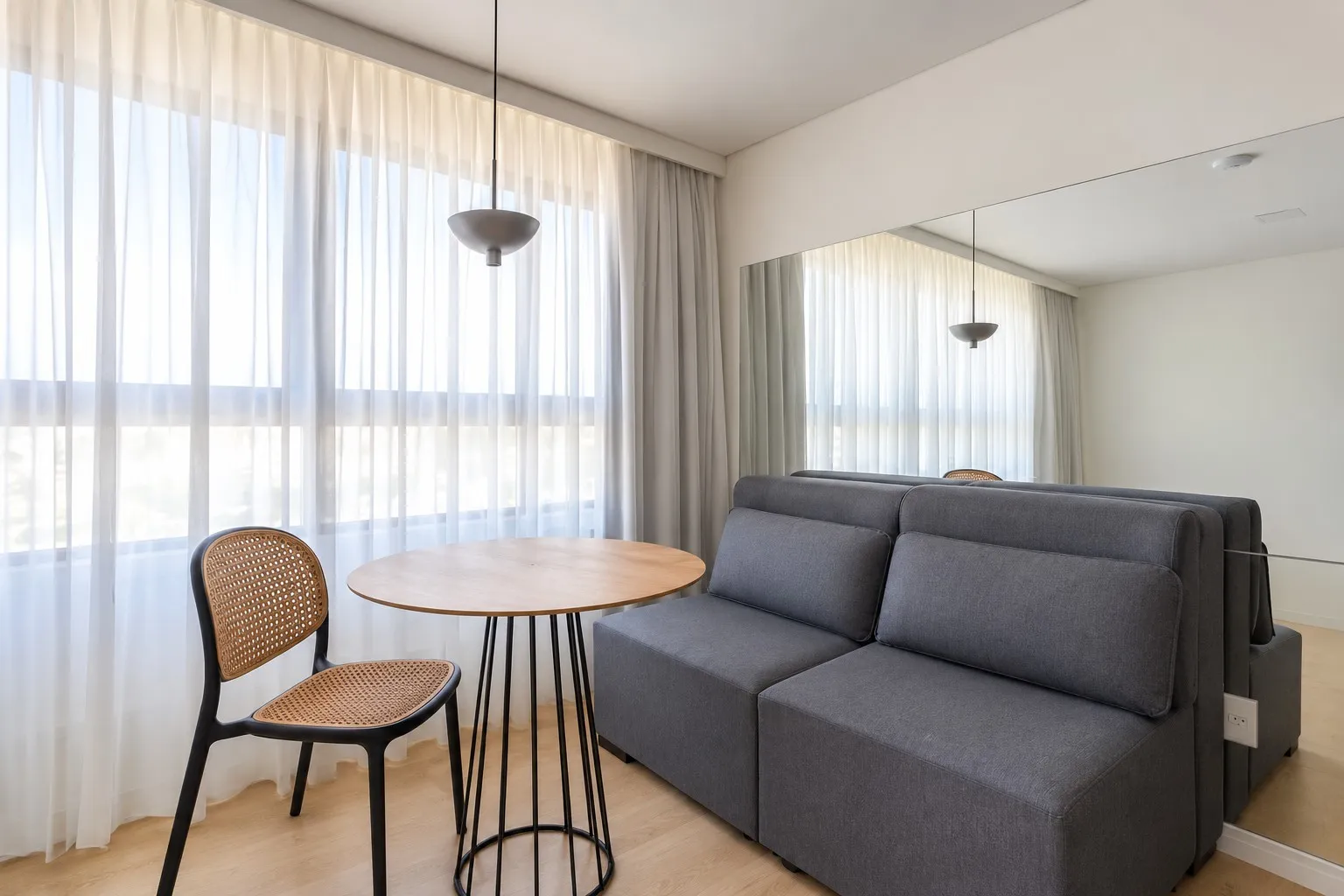 Apartamento à venda com 1 quarto, sendo 1 suíte, 1 vaga, 21m² na Rua Elesbão Pinto no Velha, Blumenau
