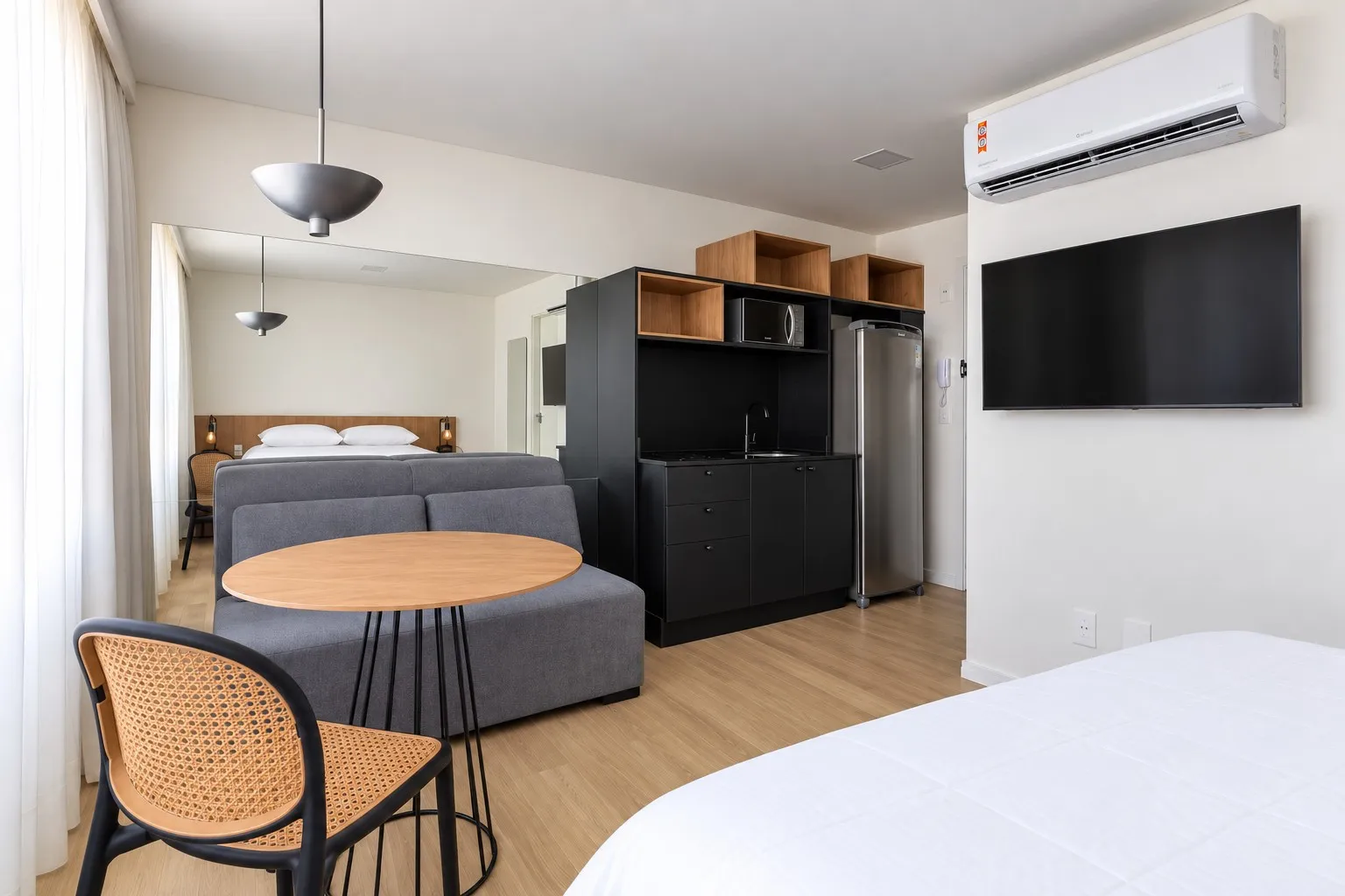 Apartamento à venda com 1 quarto, sendo 1 suíte, 1 vaga, 21m² na Rua Elesbão Pinto no Velha, Blumenau