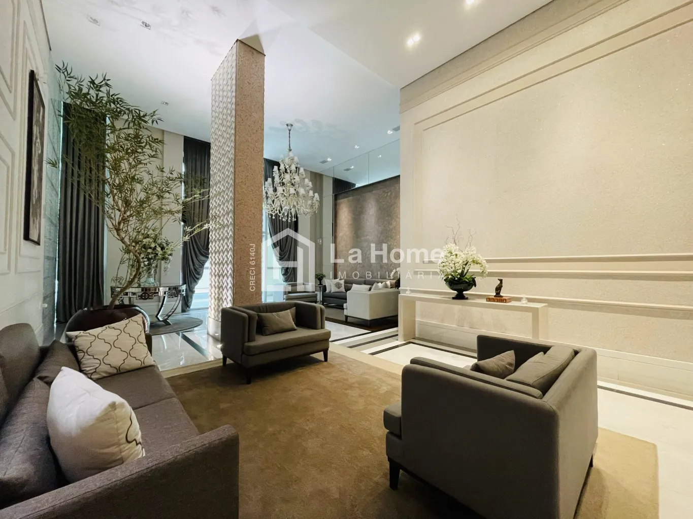 Apartamento em andar alto com 04 suítes sendo uma máster e 04 vagas de garagem à venda em Balneário Camboriú — foto 2