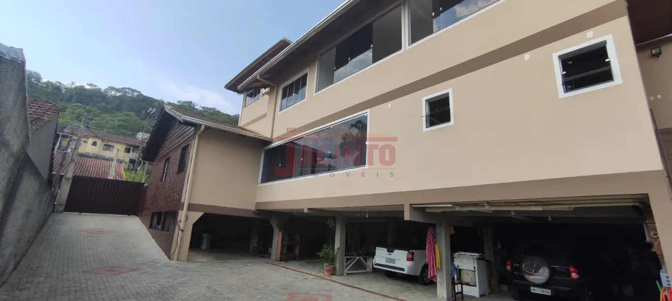 Excelente conjunto residencial no bairro Fortaleza Alta com 1 casa + 2 apartamentos - foto 1