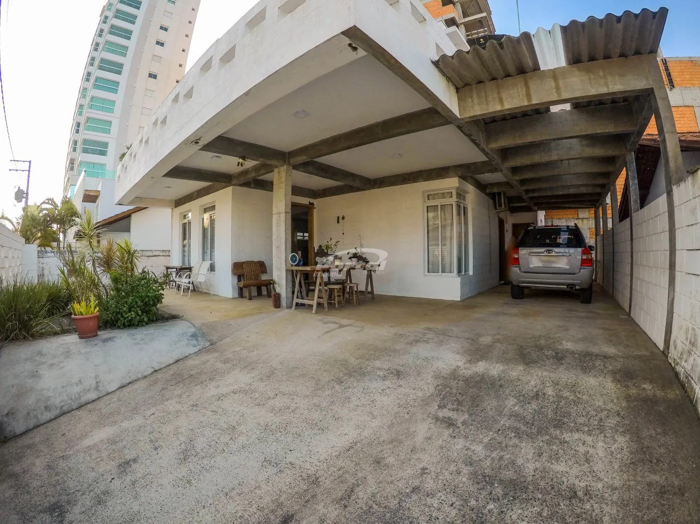 Casa com 3 dormitórios, sendo 1 suíte a menos de 100 metros do mar, no bairro Itacolomi em Balneário Piçarras/SC (Cód. 13288) - foto 1