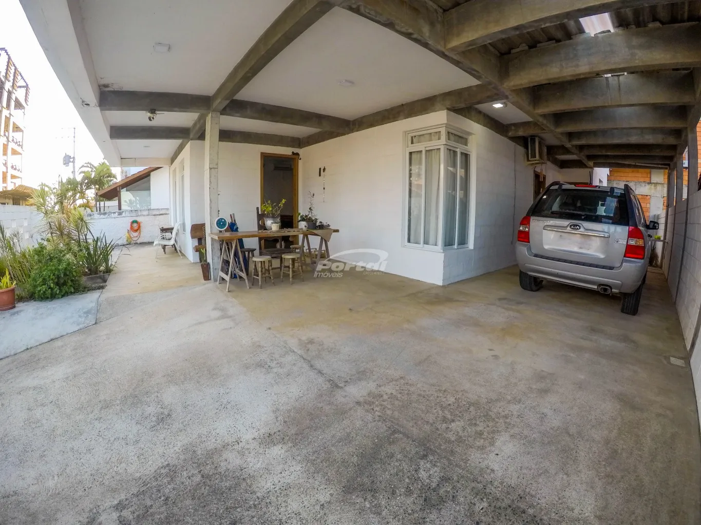 Casa com 3 dormitórios, sendo 1 suíte a menos de 100 metros do mar, no bairro Itacolomi em Balneário Piçarras/SC (Cód. 13288) — foto 2